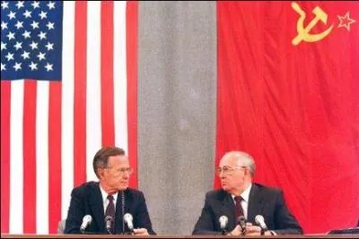 En quelle année Gorbatchev et Bush signent l'accord START I ?