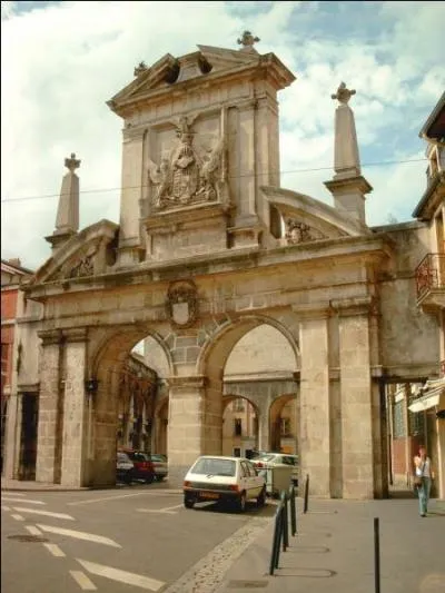 En ce début d'année 2016, la gourmandise est permise. Après la dragée et la sottise, voici la bergamote ! De quelle ville lorraine, ce bonbon est-il la spécialité ?