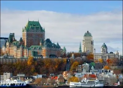Le Français Samuel de Champlain a fondé "Québec", ville du Canada, en 1608.