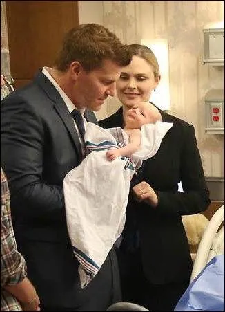 Est-ce que Lance Sweets a connu son enfant ?