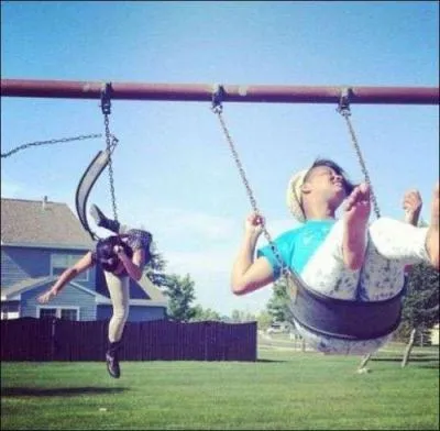 "Portiques dans les prés, fleurissent, bleuissent". (Ben oui, pour les colchiques, vous repasserez ! ) Alors, je balance la suite ?