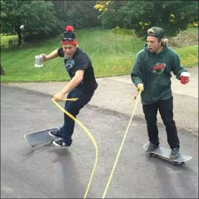 "Voilà ! Ça t'apprendra de me squatter mon skate ! " Quelle pourrait être la morale de cette image ?
