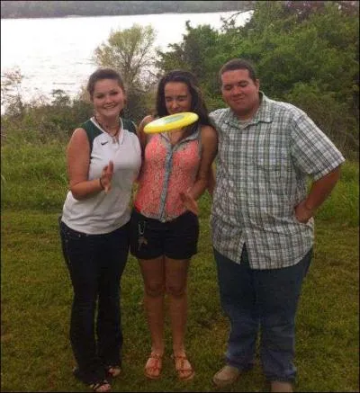 Coucou ! Le petit oiseau va sortir. Que va faire le frisbee ?