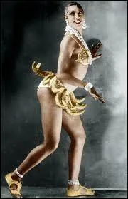 Voici une fameuse danseuse de cabaret du début du XXe siècle, connue notamment pour sa célèbre ceinture de bananes. Elle se nomme :
