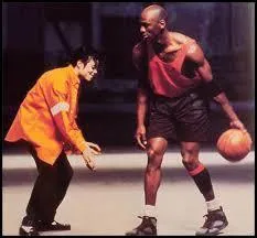 Pour quelle chanson de Michael Jackson voit-on dans le clip vidéo le célèbre basketteur Michael Jordan ?