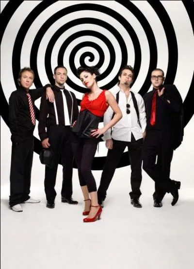 Ce groupe a chanté "Lola" et "Apprends-moi". C'est...