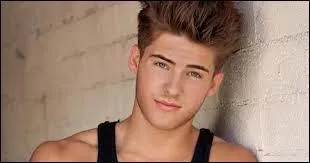 Dans la saison 5, qui est responsable des créations des chimères ?