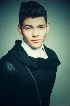 Avec quel chanteur a-t-il fait un tube ?