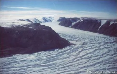 Quel est le nom du plus vaste glacier du monde, situé en Antarctique ?