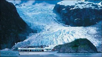 Toujours en Alaska, voici Exit Glacier, à proximité de la ville de Seward, sur la côte sud de l'état. Dans quelle étendue d'eau ce glacier se jette-t-il ?