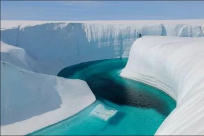 Cette spectaculaire formation s'appelle le Canyon de Glace (Ice Canyon). Où se situe-t-elle ?