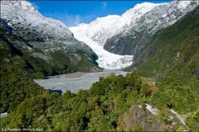 Situé non loin du glacier Fox, comment se nomme cet autre glacier devant son nom à un archiduc d'Autriche ?