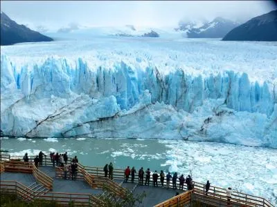 Quel est ce glacier argentin, l'un des plus impressionnants et des plus visités au monde, situé dans le parc national "Los Glaciares" et se jetant littéralement dans le Lago Argentino ?