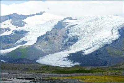 Si l'on excepte la calotte polaire du Groenland, ce glacier islandais est le plus vaste d'Europe. Comment se nomme-t-il ?