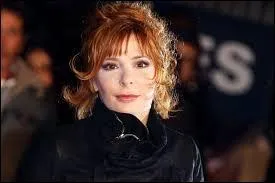 Quel âge a Mylène Farmer en 2015 ?