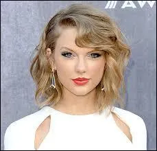 Dans quelle catégorie Taylor Swift a-t-elle été récompensée au NRJ Music Awards pour son titre "Bad Blood" en duo avec Kendrick Lamar ?