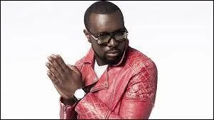 Avec qui Maître Gims chante-t-il "À contre-sens" ?