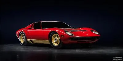 Combien d'exemplaires de la Lamborghini Miura ont été fabriqués ?