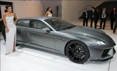 Quel est le nom du concept de la limousine Lamborghini ?