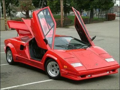 Quelle Lamborghini la Countach remplace-t-elle ?