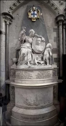 Et pour ce fier amiral, que peut-on lire sur sa tombe ?