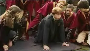 Quel sort Ron lance-t-il sur Drago (le sort se retourne contre lui) ?