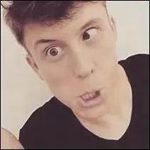 Quel est le titre de sa première chanson ?