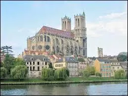 Je vous emmène à Mantes-la-Jolie, où nous verrons sa collégiale Notre-Dame. Ville francilienne, elle se situe dans le département ...
