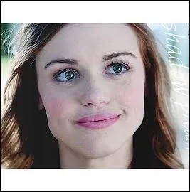 Dans quelle série joue-t-elle le rôle de 'Lydia' ?