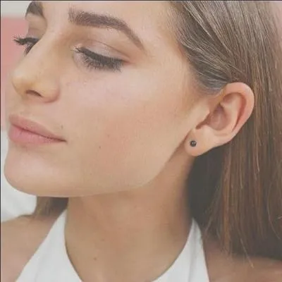 Qui est cette jolie youtubeuse beauté française ?