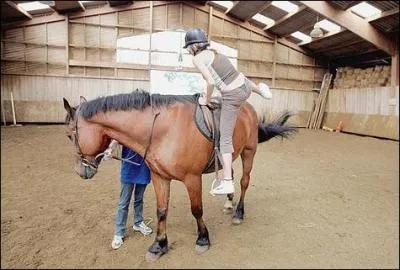 De qui nous vient la tradition qui veut que l'on monte à gauche ?