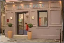 Qui est la responsable de l'hôtel le Céleste ?