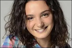 Avec qui Emma sort-elle ?