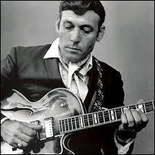 Quelle chanson, devenue un standard du rock 'n' roll, a été écrite et enregistrée par Carl Perkins en 1955 ? (Reprise par Elvis Presley)