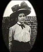 Agatha est, par ses parents, d'origine...