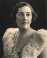 Quand elle cre Hercule Poirot,  qui avait-t-elle d'abord pens comme hros de son roman ?