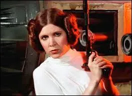 Qui joue le rôle de Leia Organa dans l'épisode VII ?
