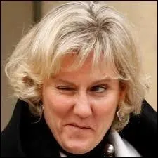 Un personne méchante peut amplement être qualifiée de :