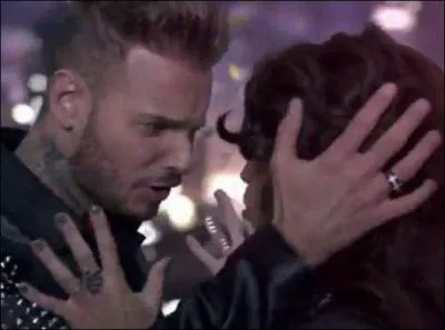 La chanson "Envole-moi" a été reprise par M.Pokora et Tal.