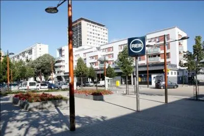 Dans quel département Orly se trouve-t-elle ?