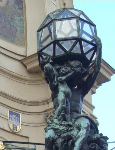 Dans quel quartier de Prague cet ornement d'un bâtiment caractéristique de l'Art nouveau se situe-t-il ?