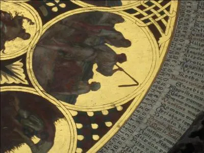 Chaque heure, cette célèbre horloge s'anime et attire les foules. Mais si vous regardez de plus près, vous verrez qu'elle permet de suivre les phases lunaires, les signes du zodiaque, les saisons et :