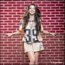 Quel hit chante Tal ?