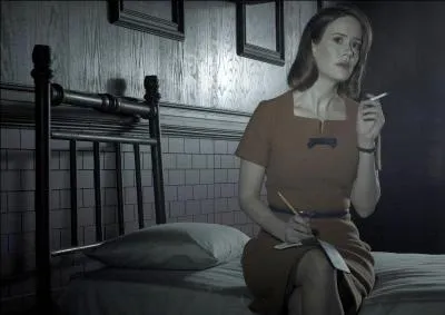 Sous quel prétexte Lana est-elle enfermée dans l'asile ?