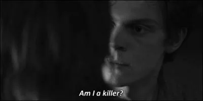 Quel personnage est responsable du meurtre de son père et de sa belle-mère ?