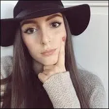 Comment s'appelle cette youtubeuse ?