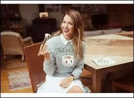 Dans quelle boutique a-t-elle une collection ?