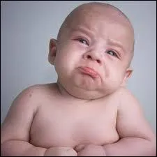 Une personne qui fait semblant de pleurer...