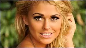 Comment s'appelle cette fille qui fait partie de la Team Blondes ?