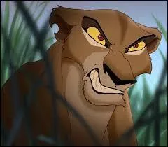 Comment s'appelle la chef des lionnes régnant sur les terres interdites ?